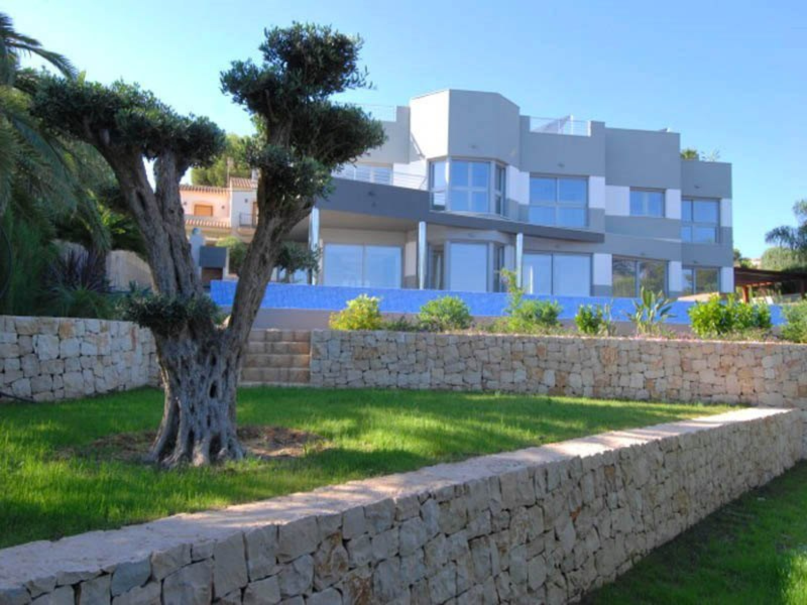 Nueva villa en primera l&iacute;nea del mar