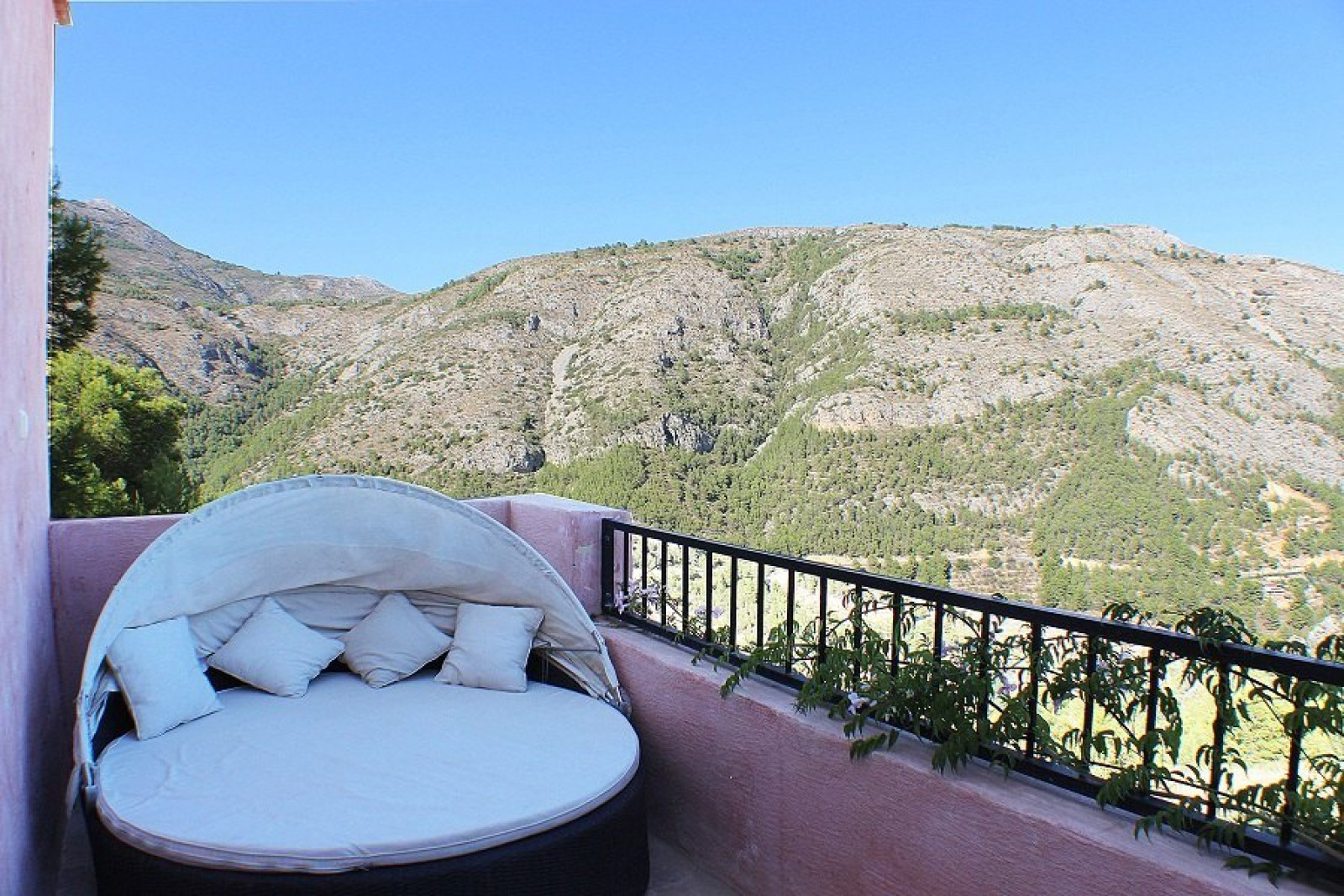 Finca de estilo moderno en Guadalest