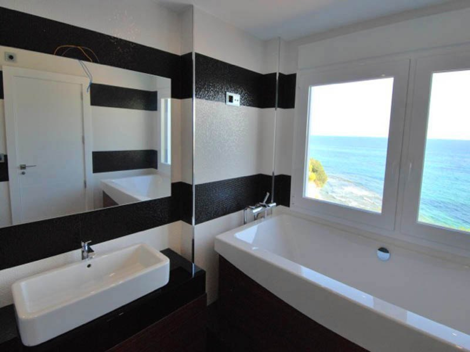 Nueva villa en primera l&iacute;nea del mar