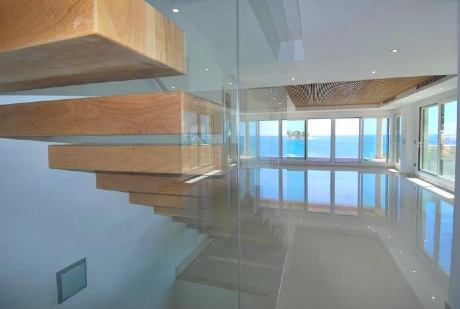 Nueva villa en primera l&iacute;nea del mar