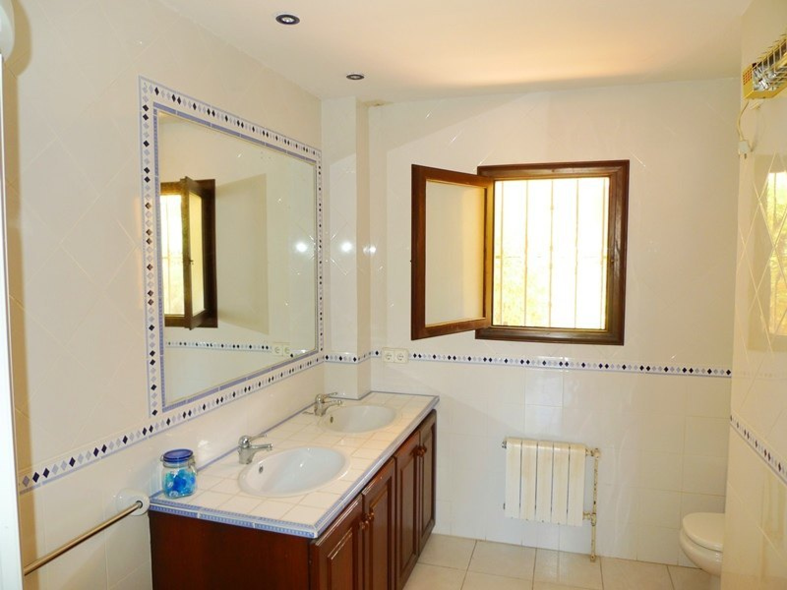 Amplia villa en Albir con vistas