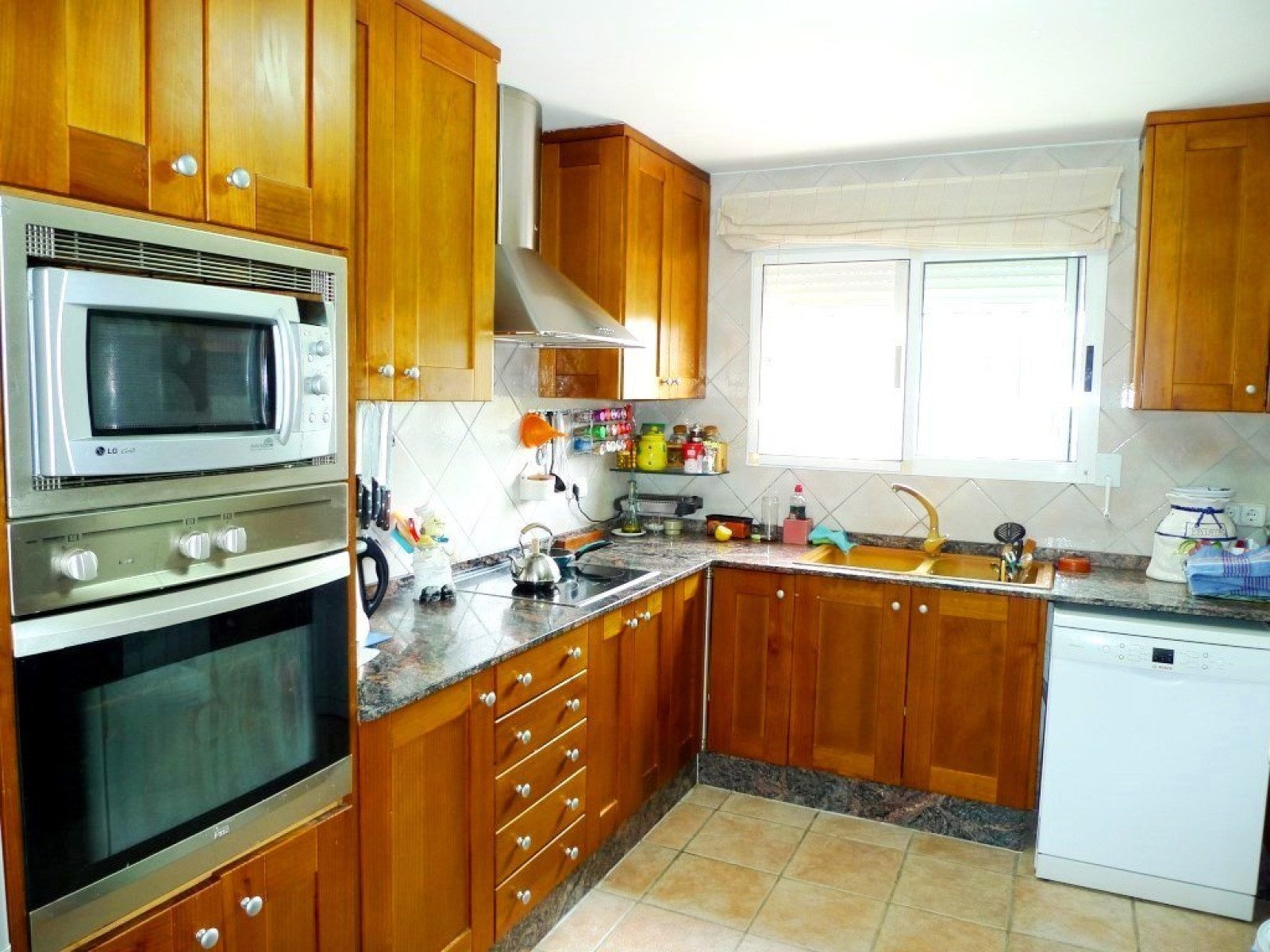 Acogedora casa en parcela de 6000 m2