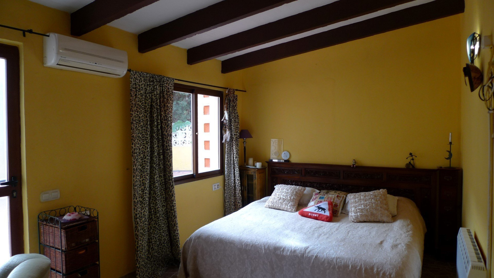 Villa con apartamento independiente